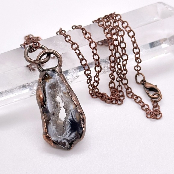 ARTISAN Smoldered Copper Natural Agate Geode Slice Crystal Pendant Necklace - Picture 2 of 6